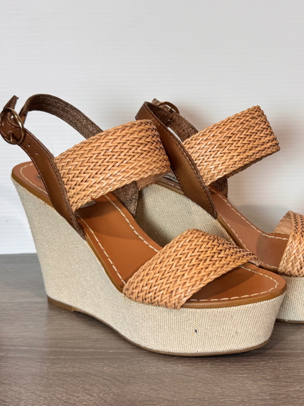 Steve Madden Engle Woven Platform Wedge Sandals 4" Heel. GUC
